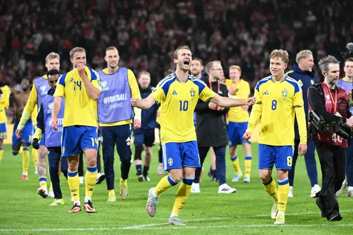 Los jugadores de Suecia tras la victoria por 3-2 en la final de la fase de clasificación europea para la Copa Mundial de la FIFA 2026 entre Suecia y Polonia, disputada en Solna, Suecia, el 31 de marzo de 2026. 
Fotoo: Jonathan Nackstrand / AFP