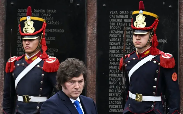 El presidente argentino Javier Milei durante el 44º aniversario de la guerra entre Argentina y Reino Unido por las islas Malvinas, el 2 de abril. · Foto: Luis Robayo, AFP