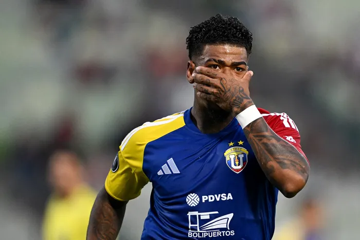 Juan Cuesta, de Universidad Central, festeja el primer gol contra Libertad por la Copa Libertadores, el 9 de abril, en el estadio Olímpico de Caracas. · Foto: Juan Barreto, AFP