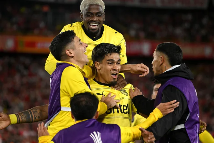 Partido entre Independiente Santa Fé y Peñarol, el 9 de abril, en el estadio Nemesio Camacho El Campín de Bogotá. · Foto: Luis Acosta, AFP