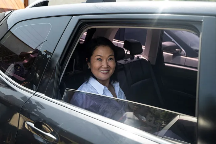 La candidata presidencial peruana del partido Fuerza Popular, Keiko Fujimori, sale de su oficina en Lima el 14 de abril. · Foto: Ernesto Benavides
