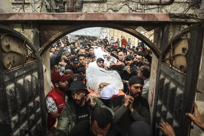 Funeral en la ciudad de Gaza, el 15 de abril. · Foto: Omar Al-Qattaa, AFP