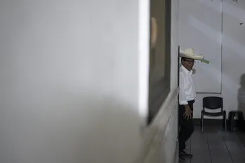 El candidato presidencial Roberto Sánchez, el 12 de abril, en su sede de campaña en Lima. · Foto: Ernesto Benavides, AFP