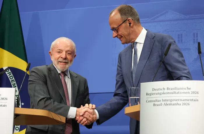 Luiz Inácio Lula da Silva y Friedrich Merz, canciller de Alemania, el 20 de abril, durante una conferencia de prensa en Hanover, Alemania. · Foto: Odd Andersen, AFP