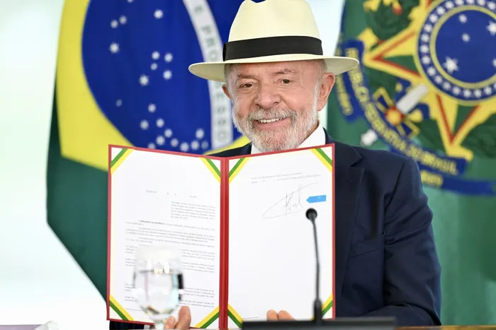 Luiz Inácio Lula da Silva, durante la firma del decreto que formalizó el acuerdo comercial entre la Unión Europea y Mercosur, el martes 28, en Brasil. · Foto: Evaristo Sa, AFP