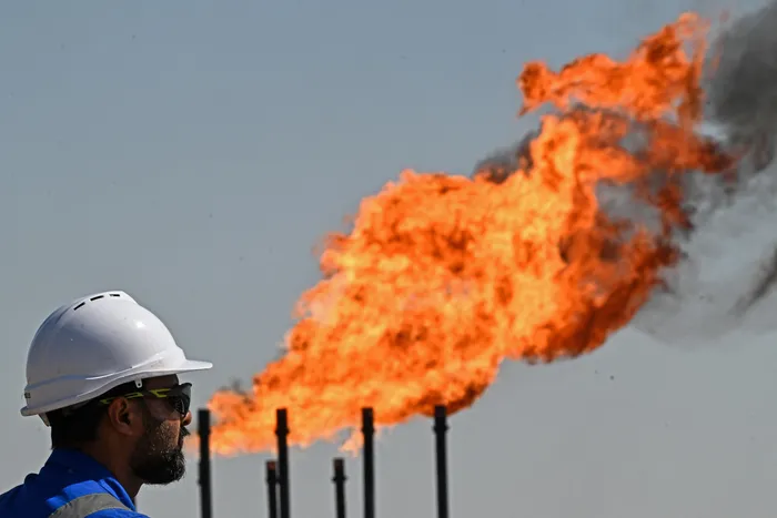 Petrolera Basra, el 29 de abril, en la refinería Nahr Bim Umar, en la ciudad iraquí de Basra. · Foto: Hussein Faleh / AFP