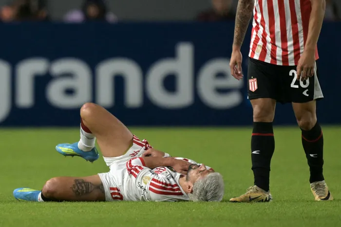 Giorgian de Arrascaeta, del Flamengo, el 29 de abril, durante el partido ante Estudiantes, en el estadio Jorge Luis Hirschi en La Plata, provincia de Buenos Aires. · Foto: Juan Mabromata,  AFP