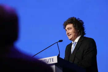 Javier Milei, el 6 de mayo, en California. · Foto: Patrick T Fallon, AFP