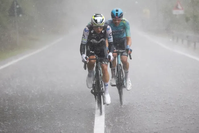 El colombiano Einer Rubio, del equipo Movistar, y el uruguayo Thomas Silva, durante la quinta etapa del Giro de Italia, el 13 de mayo.
Foto: Luca Bettini / AFP