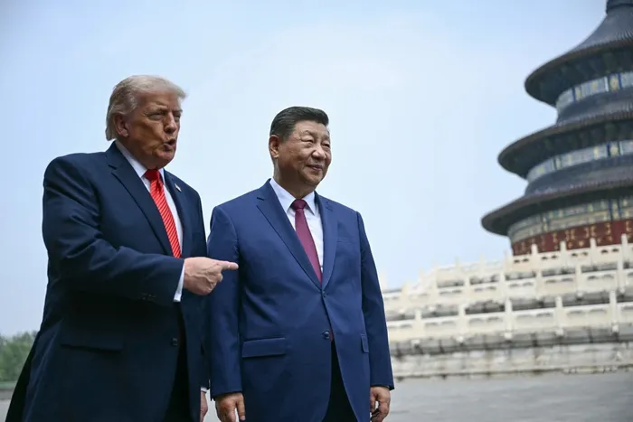 Donald Trump y Xi Jinping en el Templo del Cielo en Pekín, el 14 de mayo · Foto: Brendan Smialowski, AFP