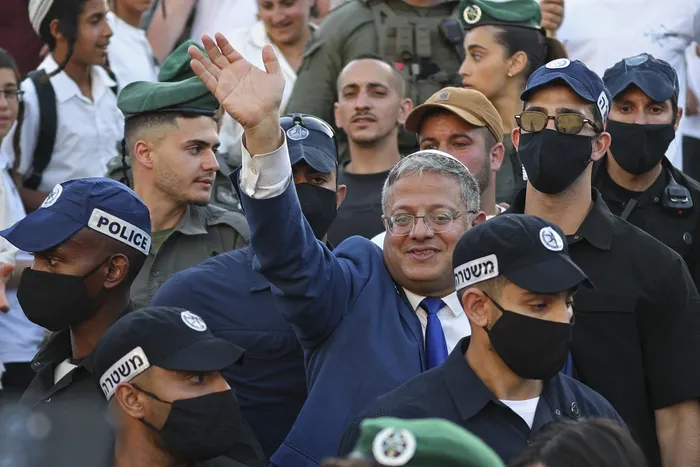 El ministro de Seguridad Nacional de Israel, Itamar Ben Gvir, participa en el desfile del Día de Jerusalén, en la Puerta de Damasco, en la Ciudad Vieja de Jerusalén. · Foto: Ilia Yefimovich, AFP