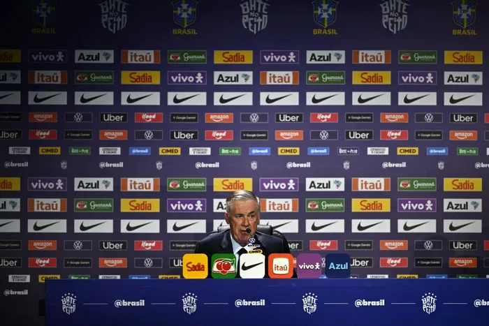 Carlo Ancelotti anuncia la lista de jugadores de Brasil para el Mundial 2026, en el Museo del Mañana, en el centro de Río de Janeiro, Brasil, el 18 de mayo. · Foto: Mauro Pimentel, AFP