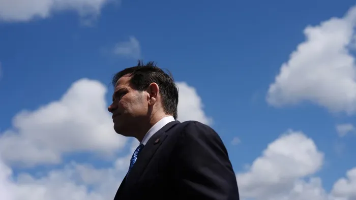 Marcos Rubio, el 21 de mayo, en la base de la Reserva Aérea de Homestead. · Foto: Julia Demaree Nikhinson, AFP