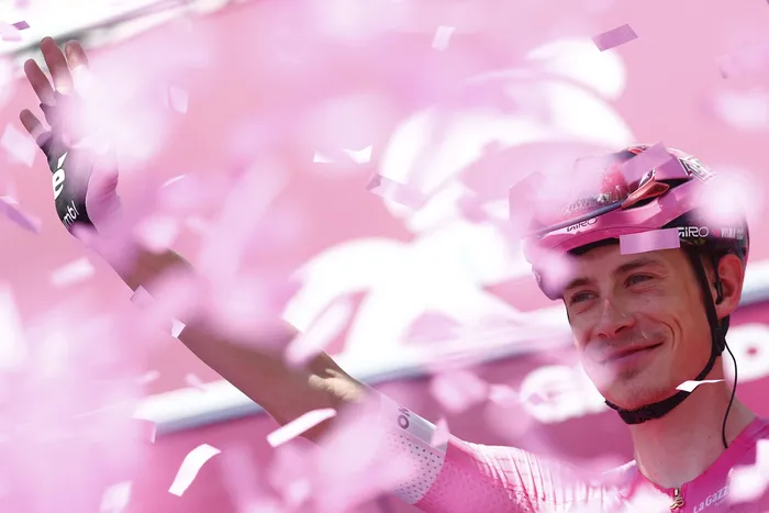 El líder de la clasificación general del Giro de Italia, Jonas Vingegaard, el 24 de mayo, en Milán. · Foto: Luca Bettini, AFP