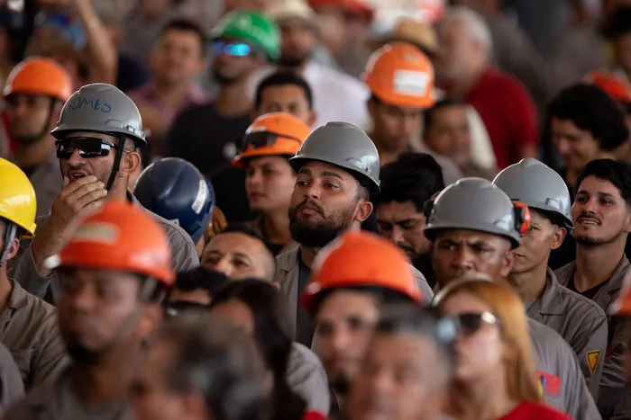 Trabajadores industriales en el astillero Juruá, en Iranduba, estado de Amazonas, Brasil, el 27 de mayo. · Foto: Michael Dantas, AFP