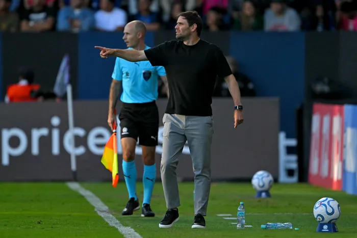 Joaquín Papa, entrenador de Independiente del Valle, en el estadio Banco Guayaquil, en Ecuador, el 27 de mayo. · Foto: Rodrigo Buendía, AFP