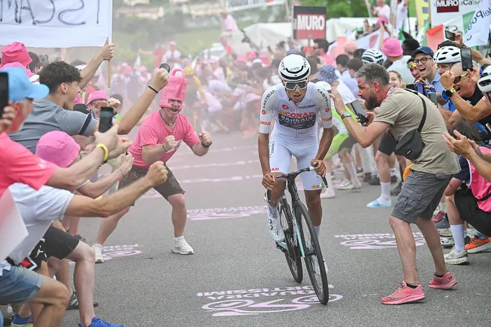 Afonso Eulálio se escapa en el Muro di Ca' del Poggio, el 28 de mayo, durante la 18ª etapa del Giro de Italia. · Foto: Tim De Waele, pool, AFP