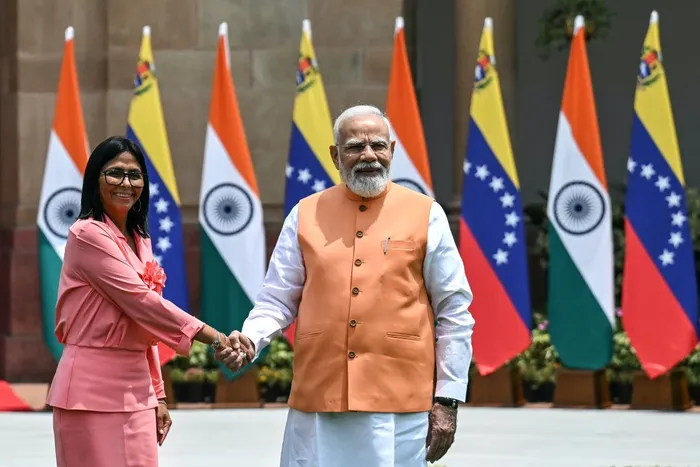 Presidenta interina de Venezuela, Delcy Rodríguez junto al primer ministro de la India, Narendra Modi, en la Casa Hyderabad en Nueva Delhi el 4 de junio 
Foto: Arun Sankar, AFP