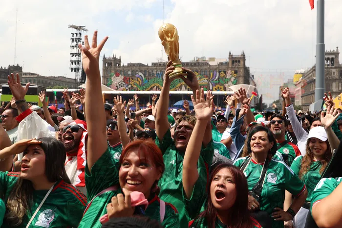 Fan Fest, el 11 de junio, en el Zócalo de Ciudad de México. · Foto: Luis Cortés, AFP