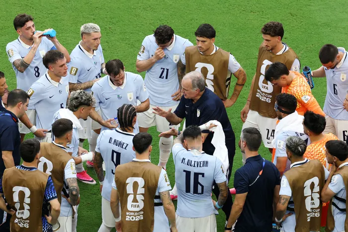 Marcelo Bielsa, director técnico de la selección uruguaya, el 15 de junio, en el primer partido de la fase de grupos contra Arabia Saudita, en el Hard Rock Stadium, en Miami. · Foto: Molly Darlington, Getty Images, AFP