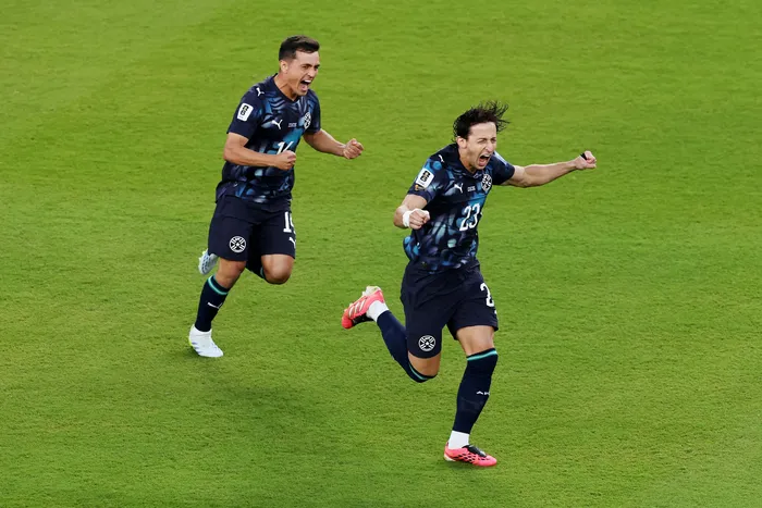 Matías Galarza, de Paraguay, celebra junto a Andrés Cubas tras marcar el gol de su equipo durante el partido ante Turquía, en el San Francisco Bay Area Stadium, el 19 de junio. · Foto: Stu Forster, Getty Images, AFP
