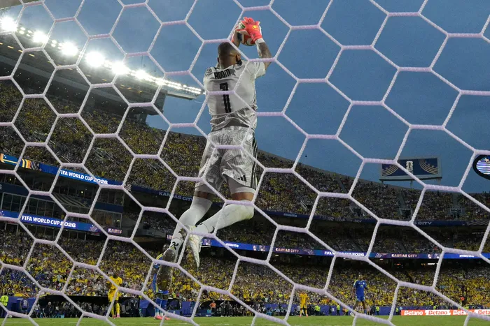 Eloy Room, arquero de Curazao, el 20 de junio, en el Arrowhead Stadium, en Kansas. · Foto: Juan Mabromata, AFP