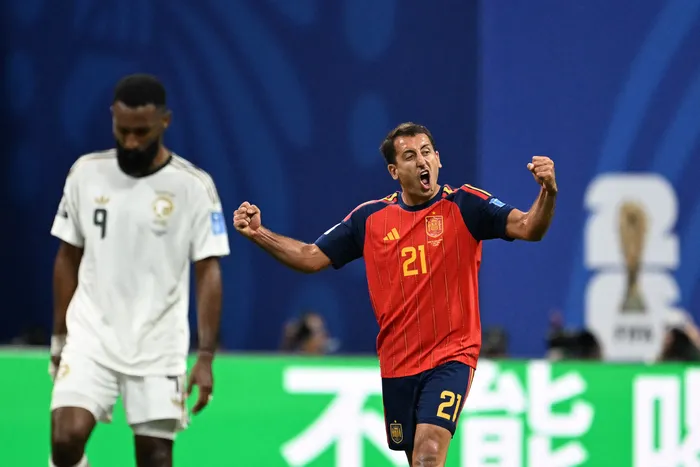 Mikel Oyarzabal, de España, tras convertir el segundo gol contra Arabia Saudita, el 21 de junio, en el Mercedes-Benz Stadium de Atlanta. · Foto: Roberto Schmidt, AFP
