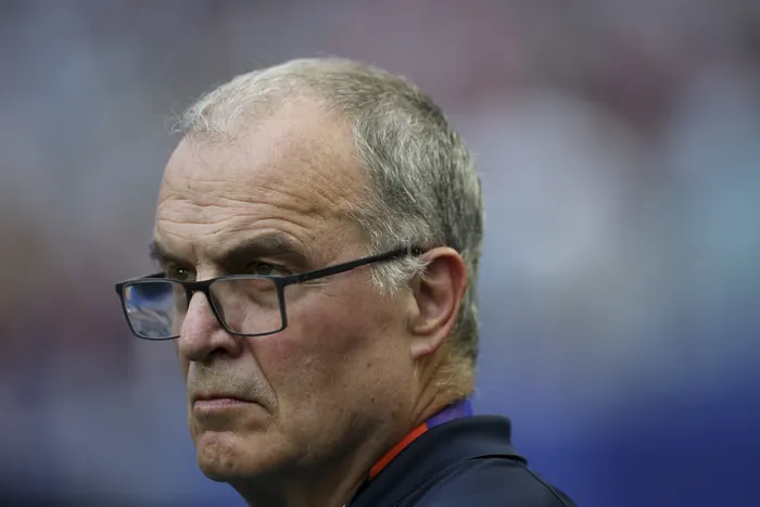 Marcelo Bielsa durante el partido de Uruguay y Cabo Verde en el Miami Stadium de Miami Gardens, el 21 de junio. · Foto: Patricia de Melo Moreira, AFP