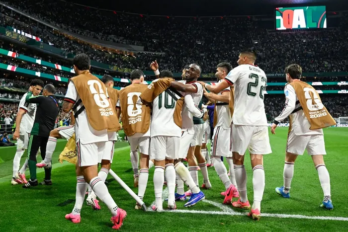 Selección de México durante el partido con República Checa, en el estadio Ciudad de México, el 24 de junio. · Foto: Alfredo Estrella, AFP