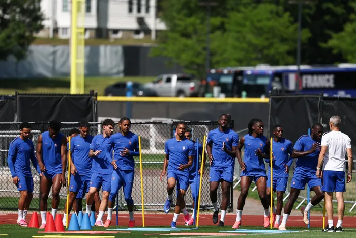 Jugadores de Francia durante la sesión de entrenamiento en la Universidad Bentley, en Boston, el 25 de junio. · Foto: Franck Fife,  AFP