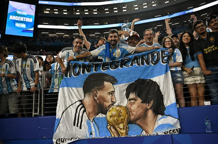 Hinchas de Argentina, el 27 de junio, en Kansas. · Foto: Paul Ellis, AFP