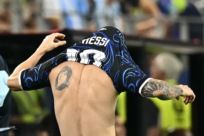 Lionel Messi antes de ingresar en el partido frente a Jordania, el 27 de junio, en Dallas. · Foto: Paul Ellis, AFP