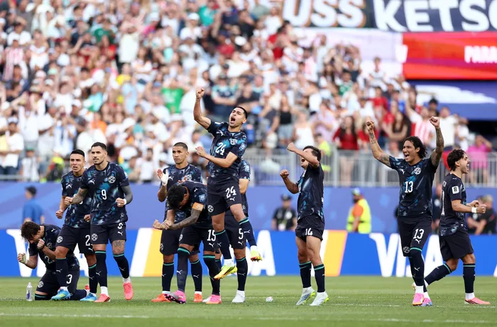 Plantel de Paraguay, el 29 de junio, tras eliminar a Alemania en tanda de penales por los dieciseisavos de final, en el Gillette Stadium de Boston. · Foto: Megan Briggs, Getty Images, AFP