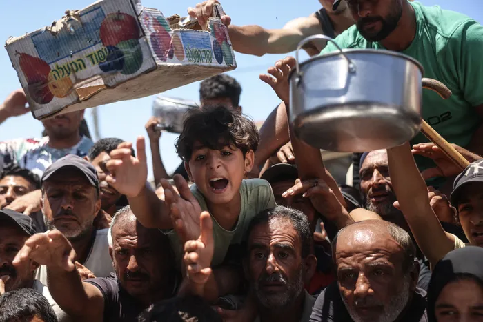 Palestinos desplazados en el campamento de refugiados de Jan Yunis, en el sur de la Franja de Gaza, el 29 de junio. · Foto: Bashar Taleb, AFP
