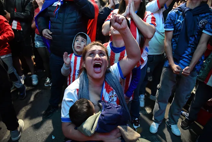 Hinchas de Paraguay tras eliminar a Alemania, el 29 de junio, en Asunción. · Foto: Daniel Duarte, AFP