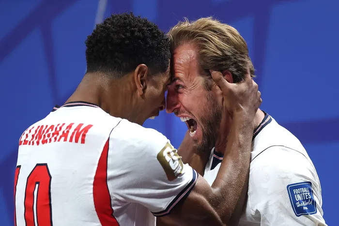 Jude Bellingham y Harry Kane celebran el segundo gol de Inglaterra ante Congo, en el estadio de Atlanta, el 1° de julio. Foto: Richard Pelham/ Getty Images/ AFP