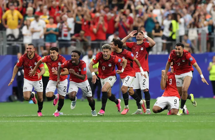 Jugadores de Egipto celebran tras la victoria en la tanda de penales durante el partido de dieciseisavos entre Australia y Egipto en el Dallas Stadium, el 3 de julio de 2026. · Foto: Kevin C. Cox