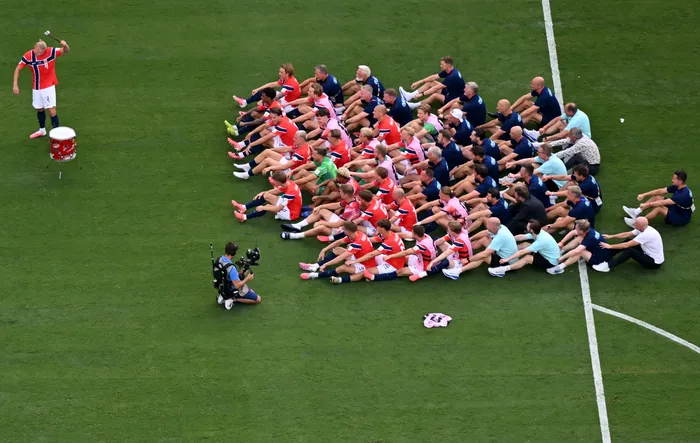 Jugadores de Noruega, el 5 de julio, tras ganarle a Brasil. · Foto: Jewel Samad / AFP