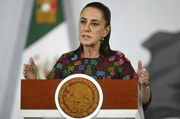 Claudia Sheinbaum, durante su conferencia de prensa diaria en el Palacio Nacional de la Ciudad de México. · Foto: Yuri Cortez, AFP