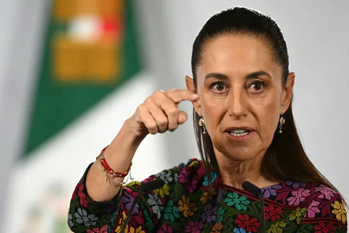 Claudia Sheinbaum, durante conferencia de prensa en el Palacio Nacional de la Ciudad de México el 8 de julio de 2026. · Foto: Yuri Cortez, AFP