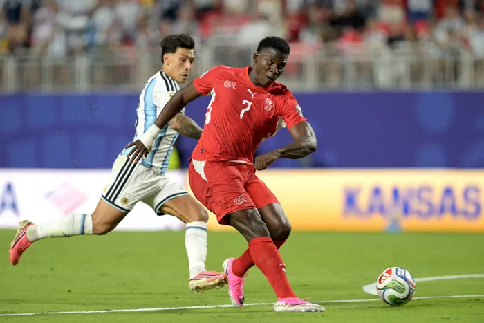Breel Embolo en el partido de cuartos de final del Mundial 2026 entre Argentina y Suiza, en el estadio de Kansas City, el 11 de julio. · Foto: Juan Mambromata, AFP