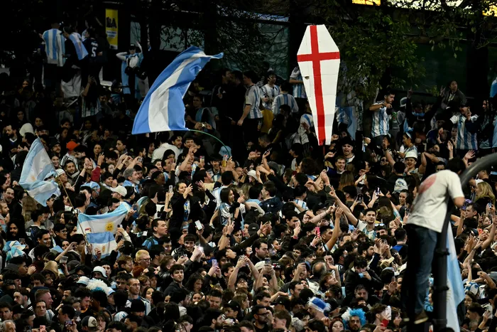 Celebraciones tras la victoria de Argentina contra Inglaterra, el 15 de julio, en Buenos Aires. · Foto: Luis Robayo, AFP