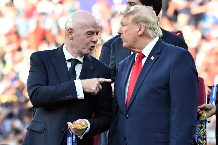 Gianni Infantino junto a  Donald Trump, durante la ceremonia de presentación de la final del Mundial de Fútbol de 2026 en el estadio New York/New Jersey en East Rutherford, el 19 de julio. · Foto: Mandel Ngan, AFP