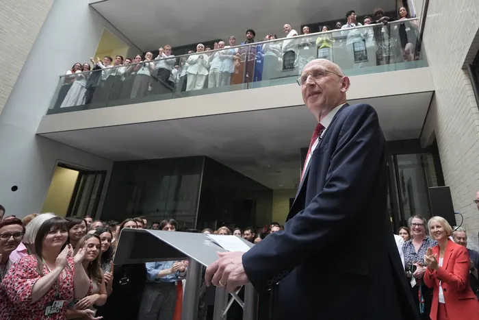 John Healey pronuncia su primer discurso ante todo el personal en el Ministerio
de Hacienda, el 21 de julio, en el centro de Londres. · Foto: Stefan Rousseau, AFP