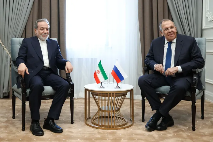 Abbas Araghchi y Serguéi Lavrov, el 24 de julio, en Kirguistán. Foto: Cancillería Rusa