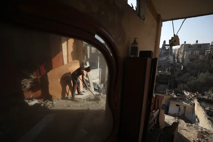 Edificio dañado en un ataque israelí contra el campamento de refugiados de Nuseirat, en el centro de la Franja de Gaza, Palestina, el 1° de agosto. · Foto: Hassan Jedi / Anadolu / AFP