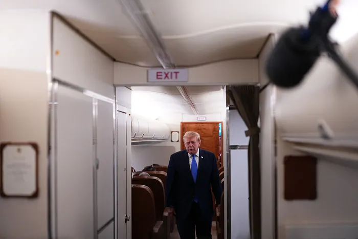 Donald Trump, el 2 de agosto, en el Air Force One. Foto: Aaron Schwartz, AFP