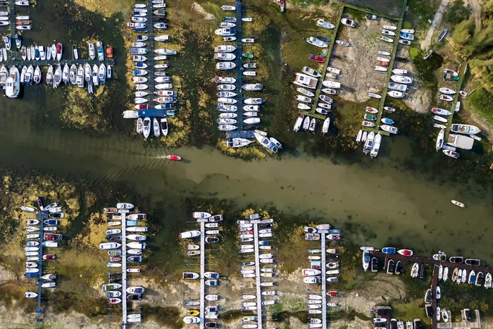 Puerto deportivo en el río Danubio, el 7 de agosto, en Novi Sad, Serbia. · Foto: Andrej Isakovic, AFP