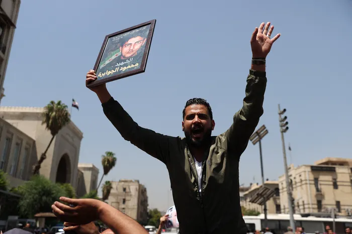 Celebraciones en el Palacio de la Justicia, el 11 de agosto, en Damasco. Foto: Izz Aldien Alqasem, Anadolu, AFP