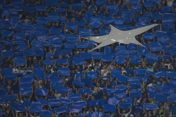 Hinchada de Cruzeiro, en el estadio Mineirao en Belo Horizonte, el 12 de agosto. · Foto: Douglas Magno, AFP